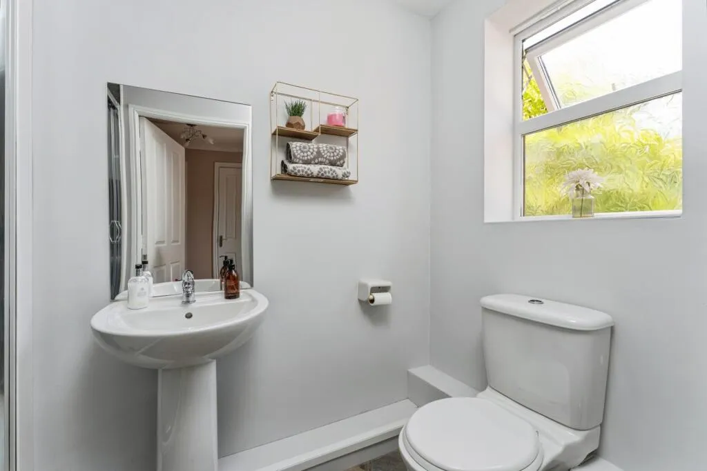 4 bed Semi-Detached