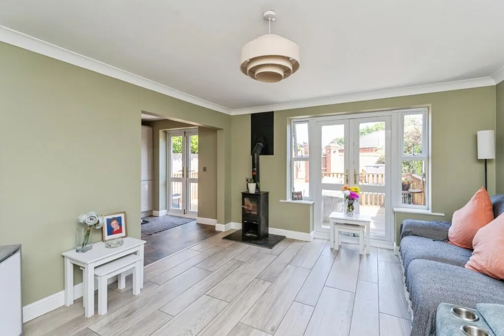 4 bed Semi-Detached