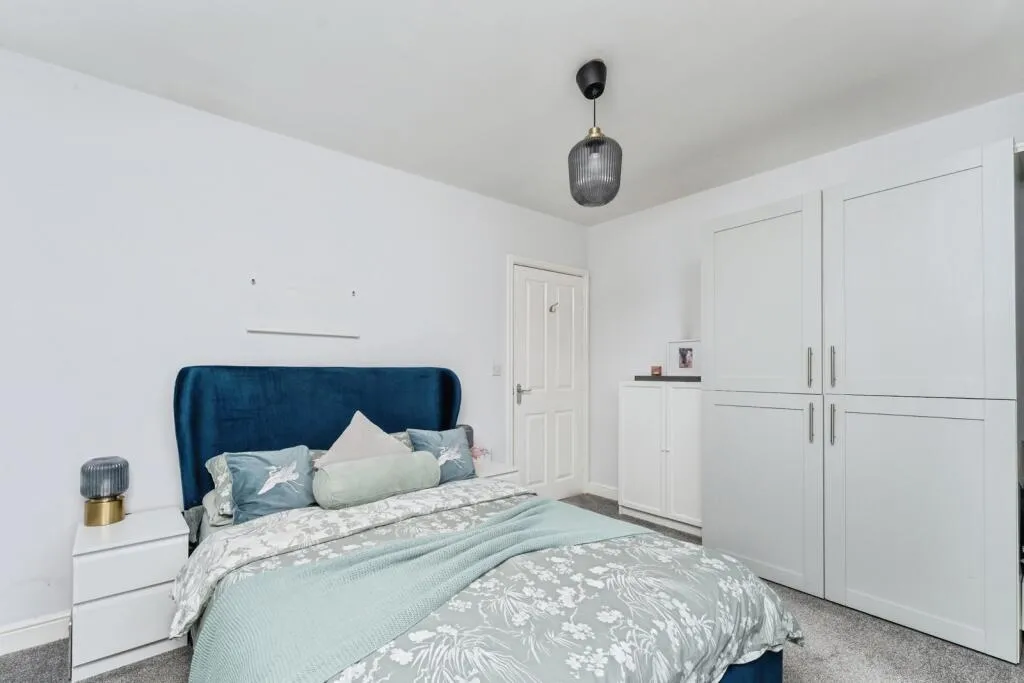 4 bed Semi-Detached