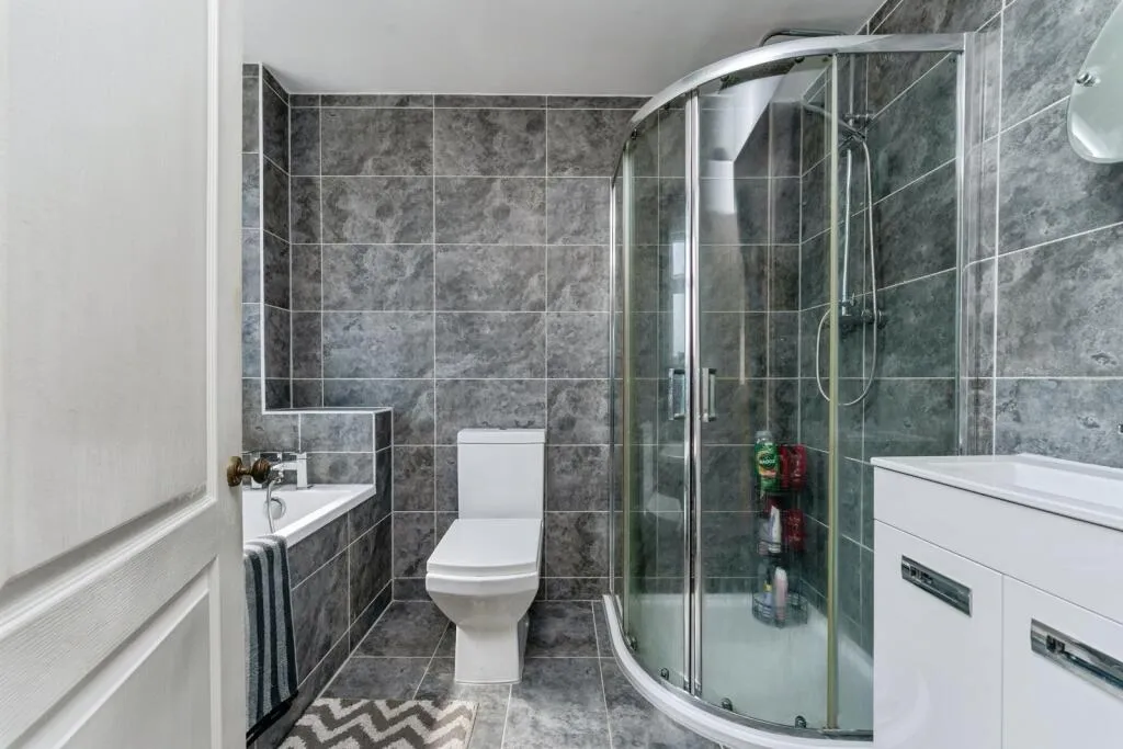 4 bed Semi-Detached