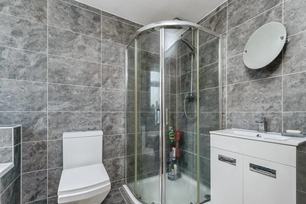 4 bed Semi-Detached