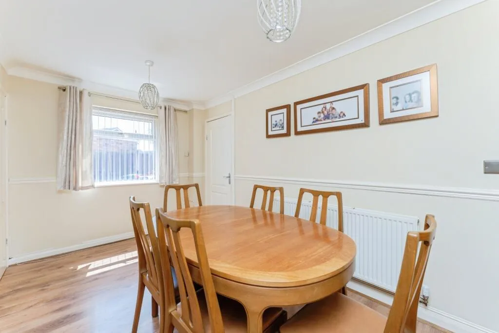 4 bed Semi-Detached