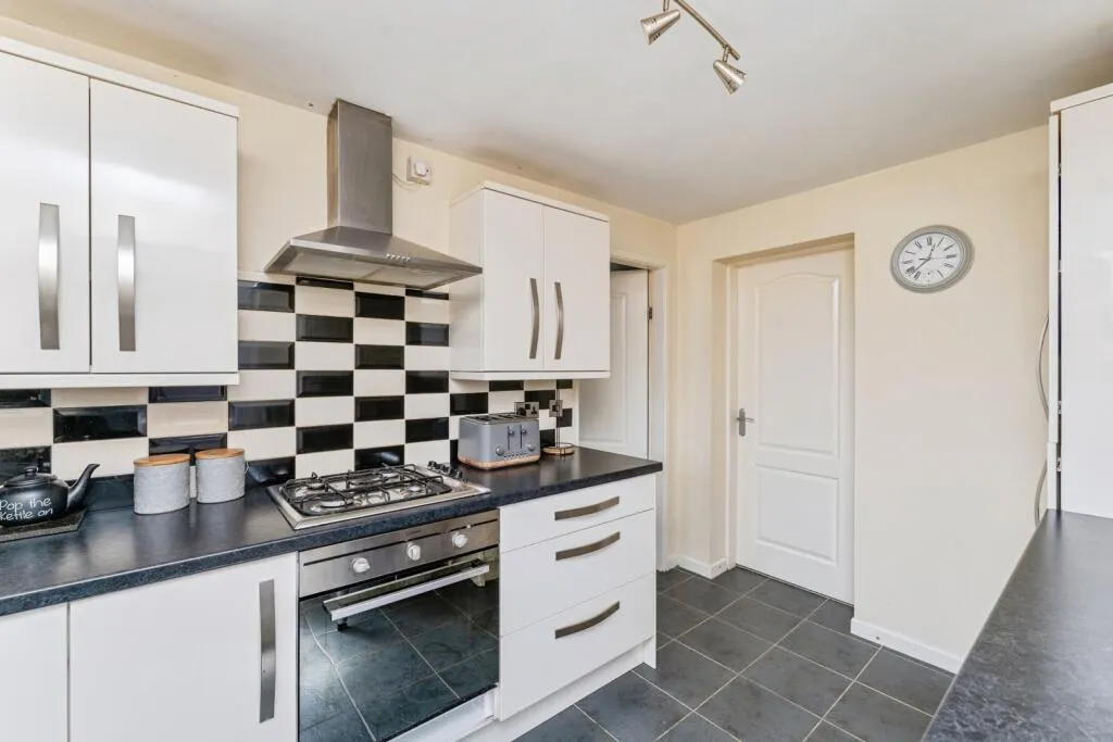 4 bed Semi-Detached