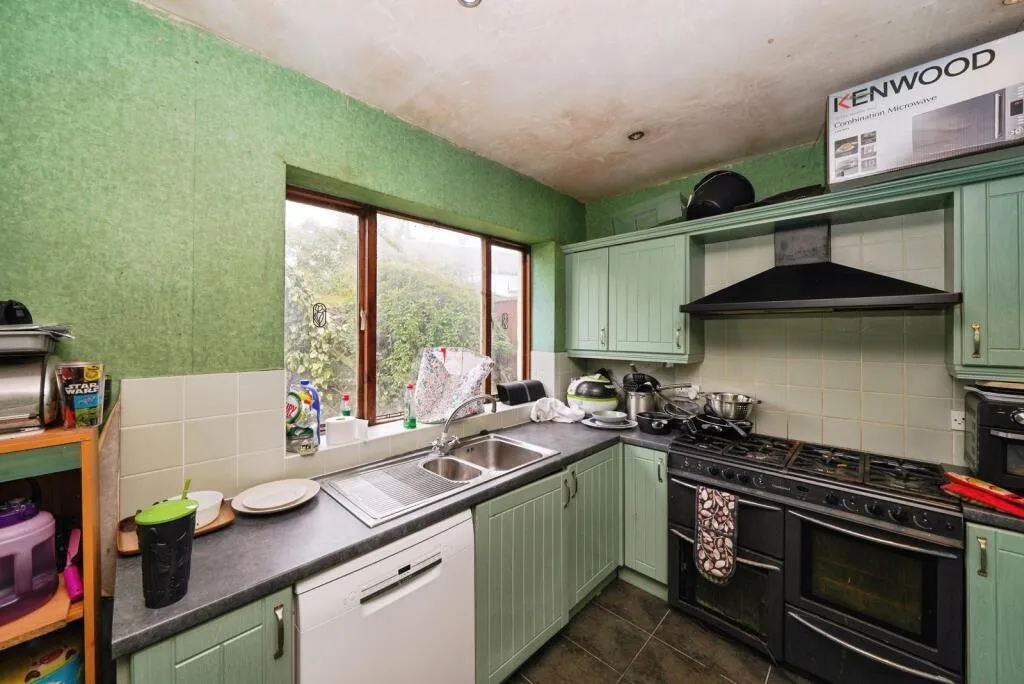 6 bed Semi-Detached