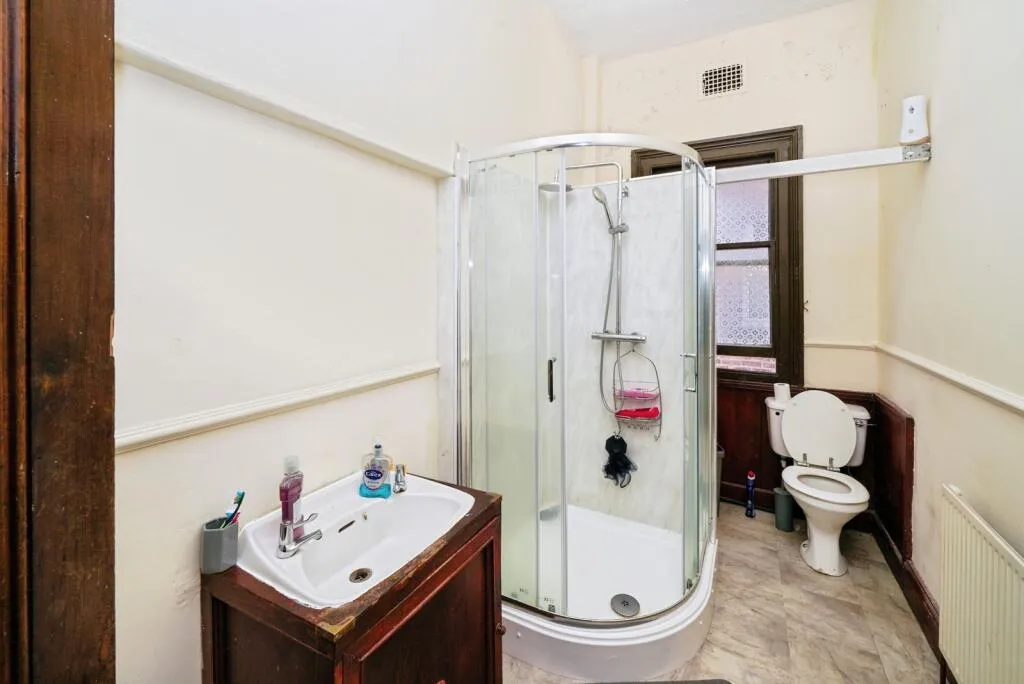 6 bed Semi-Detached