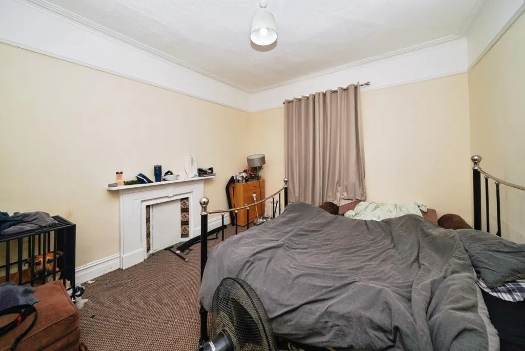 6 bed Semi-Detached