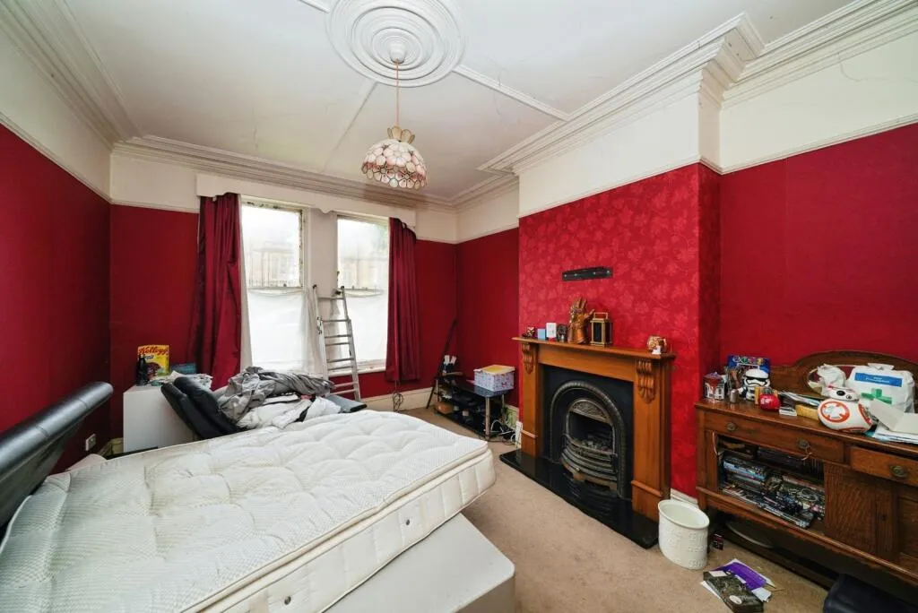 6 bed Semi-Detached