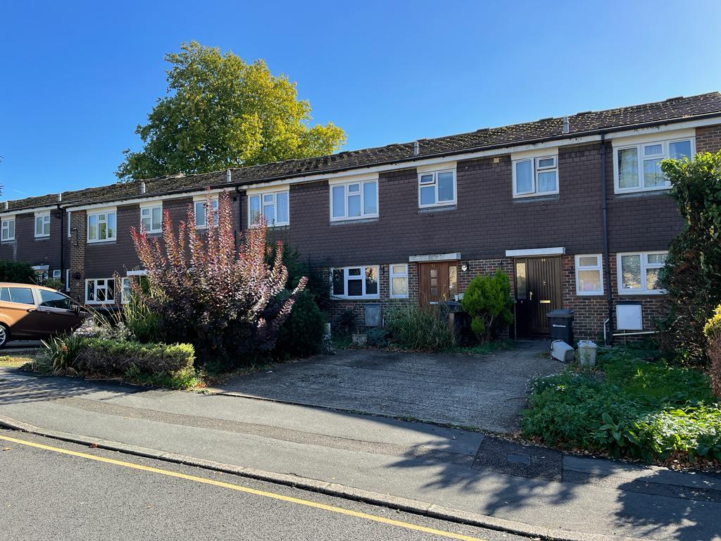 Vacant Leasehold Mid-Terrace House