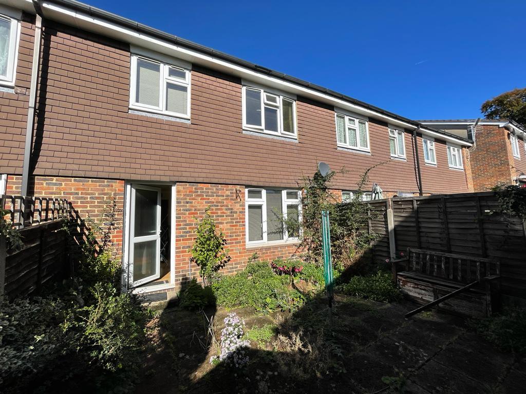 Vacant Leasehold Mid-Terrace House
