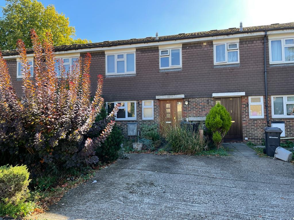 Vacant Leasehold Mid-Terrace House