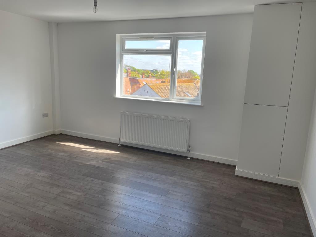 Modern Two-Bedroom Flat In Town Centre
