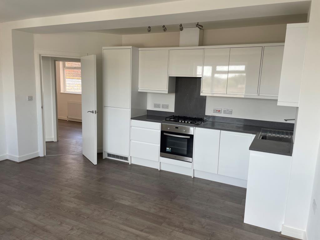 Modern Two-Bedroom Flat In Town Centre
