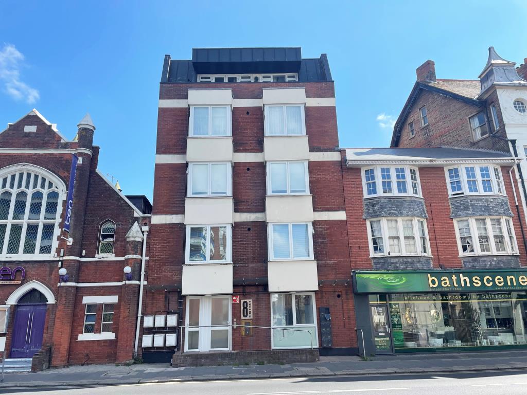 Modern Two-Bedroom Flat In Town Centre
