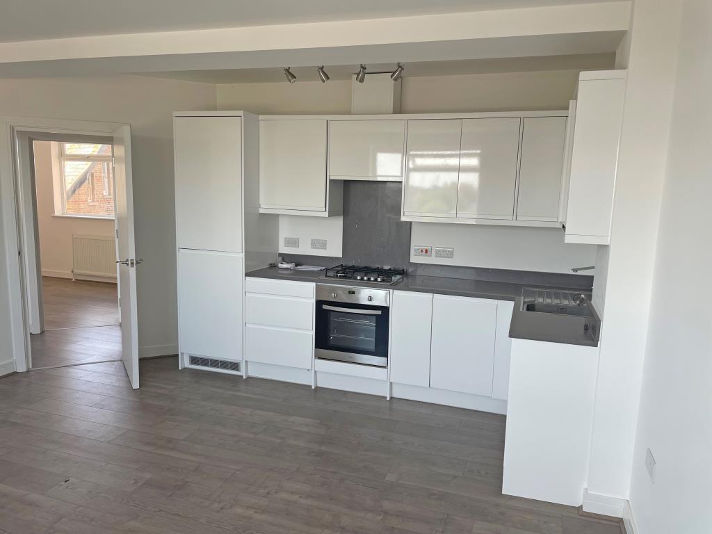 Modern Two-Bedroom Flat In Town Centre