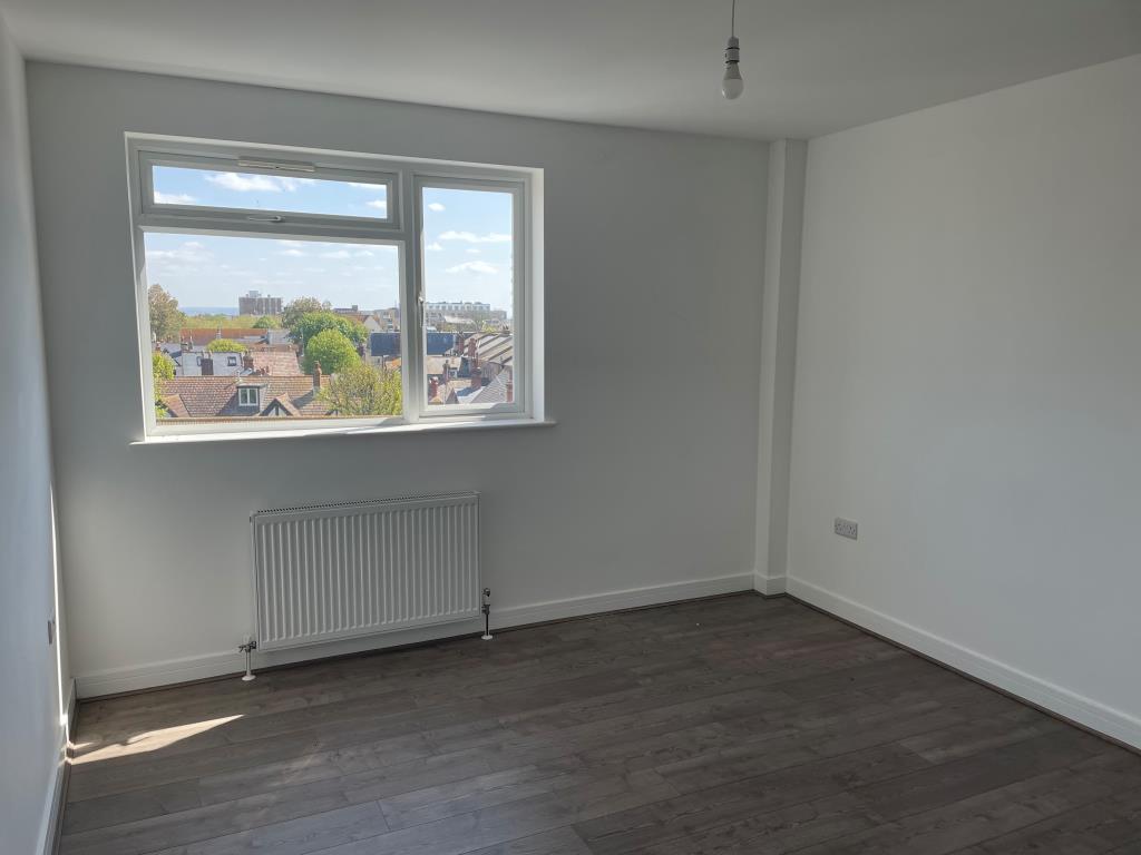 Modern Two-Bedroom Flat In Town Centre