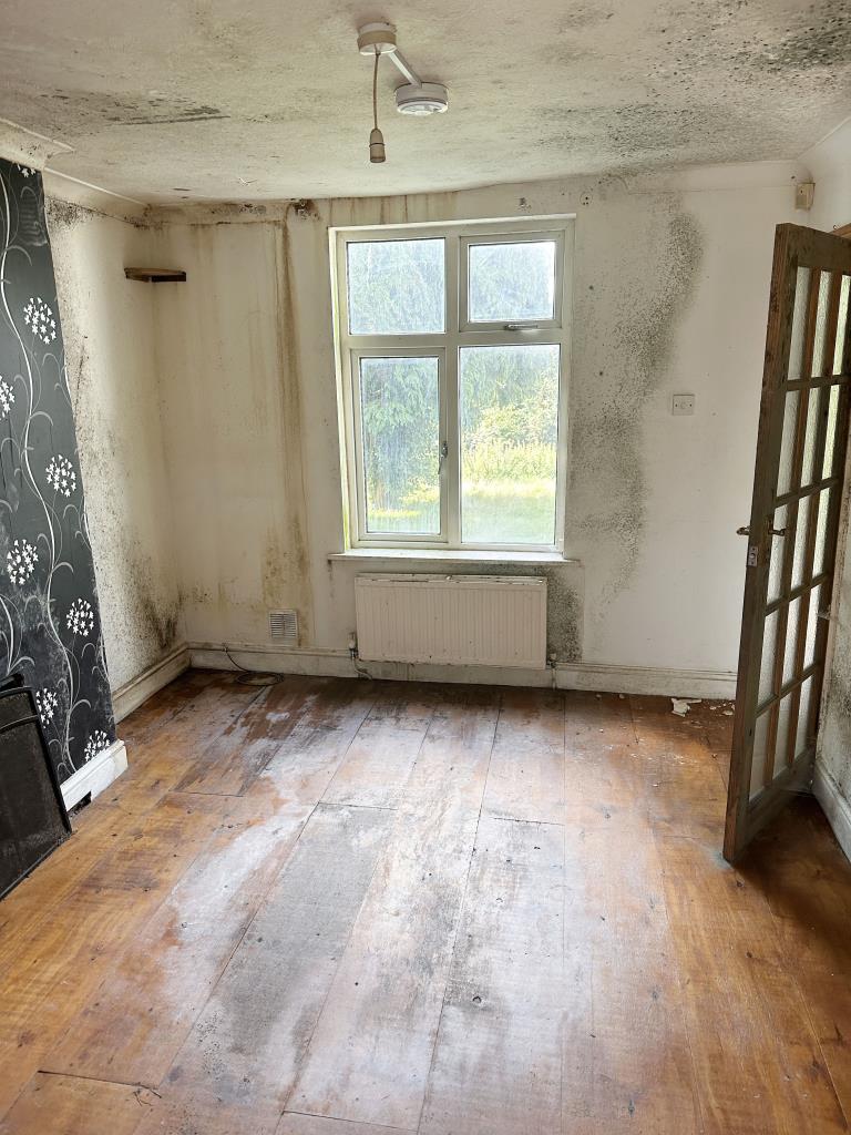 End-Terrace Cottage For Improvement