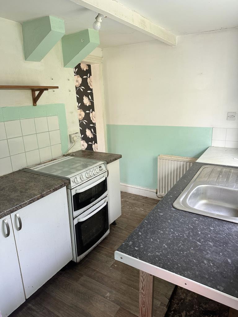 End-Terrace Cottage For Improvement