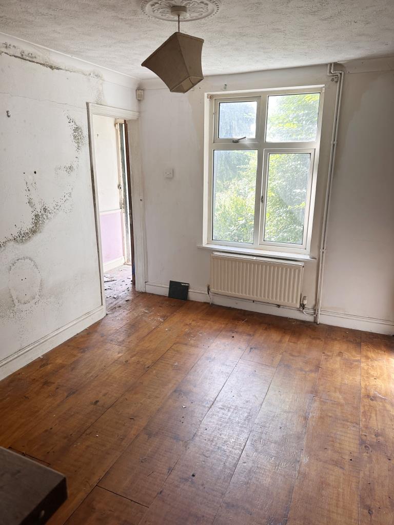 End-Terrace Cottage For Improvement