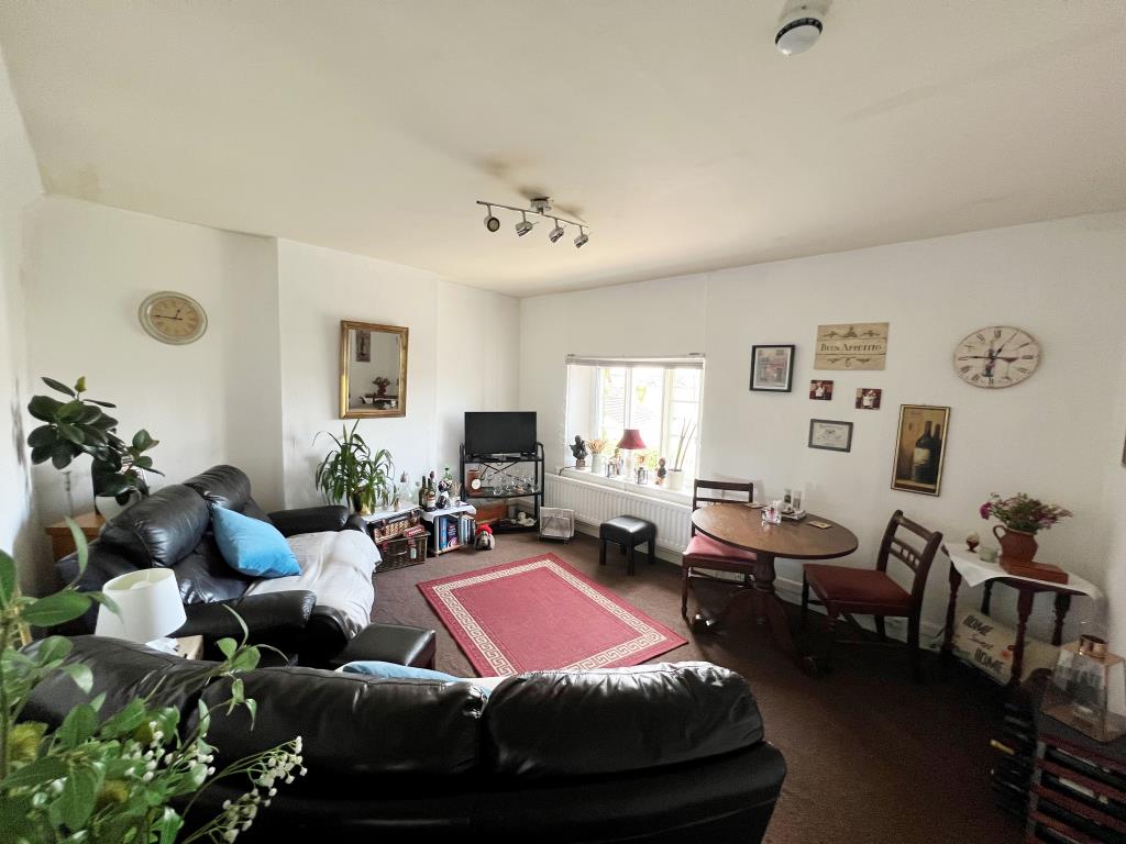 Public House On Plot Of Over A Third Of An Acre