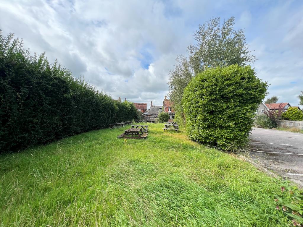 Public House On Plot Of Over A Third Of An Acre