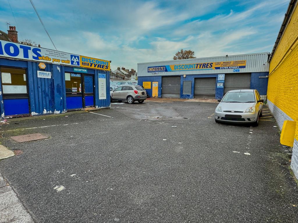 Freehold Car Garage/mot Centre