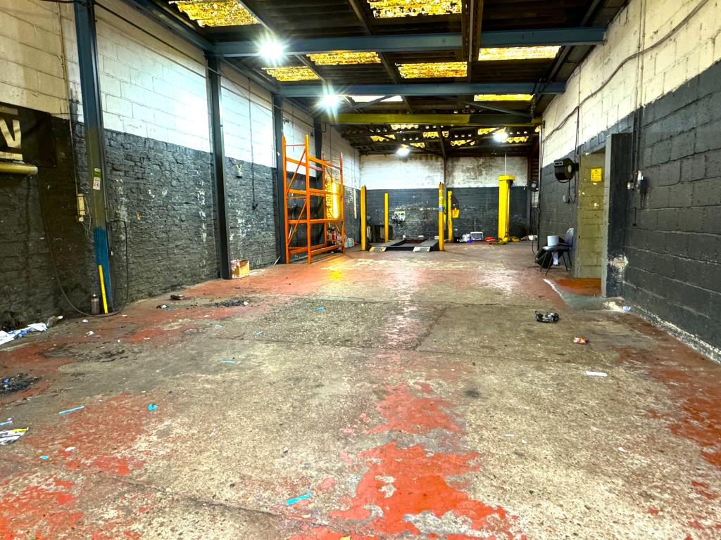 Freehold Car Garage/mot Centre