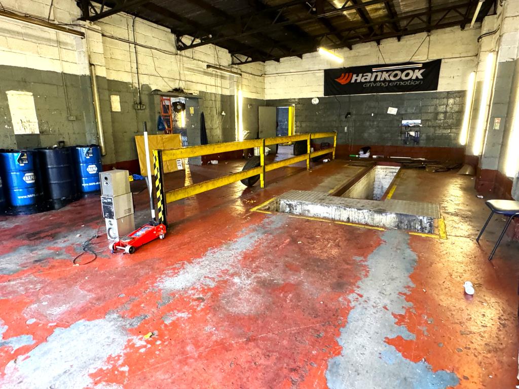 Freehold Car Garage/mot Centre