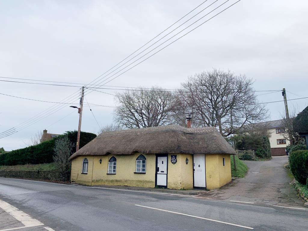 Unique Detached One-Bedroom Toll House