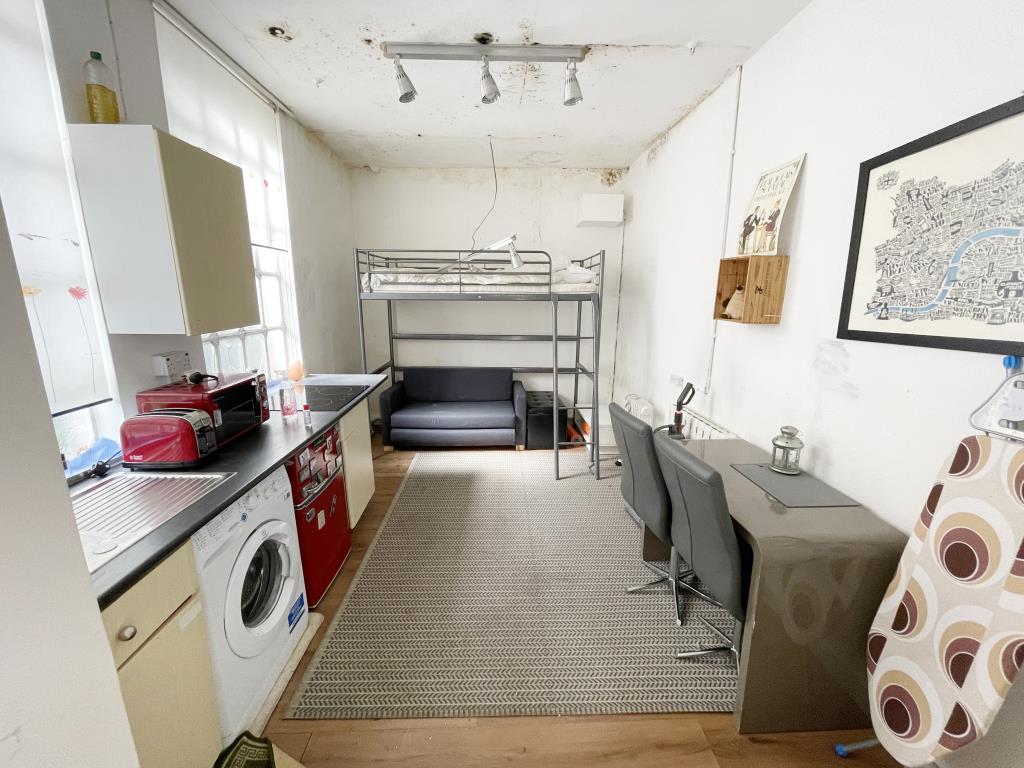Detached Studio Building In Prime London Location