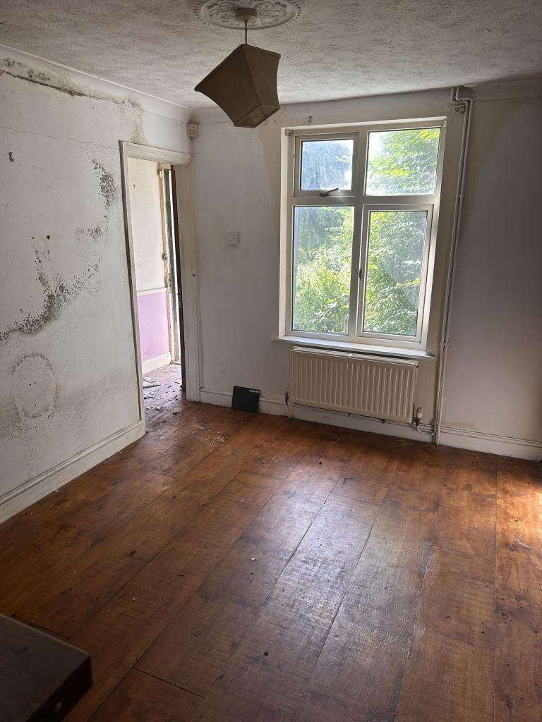 End-Terrace Cottage For Improvement