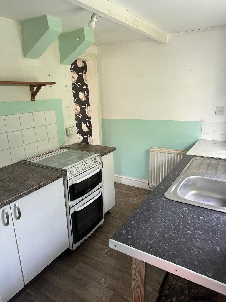 End-Terrace Cottage For Improvement