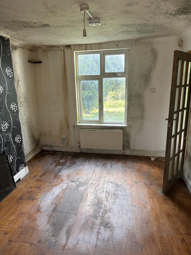 End-Terrace Cottage For Improvement