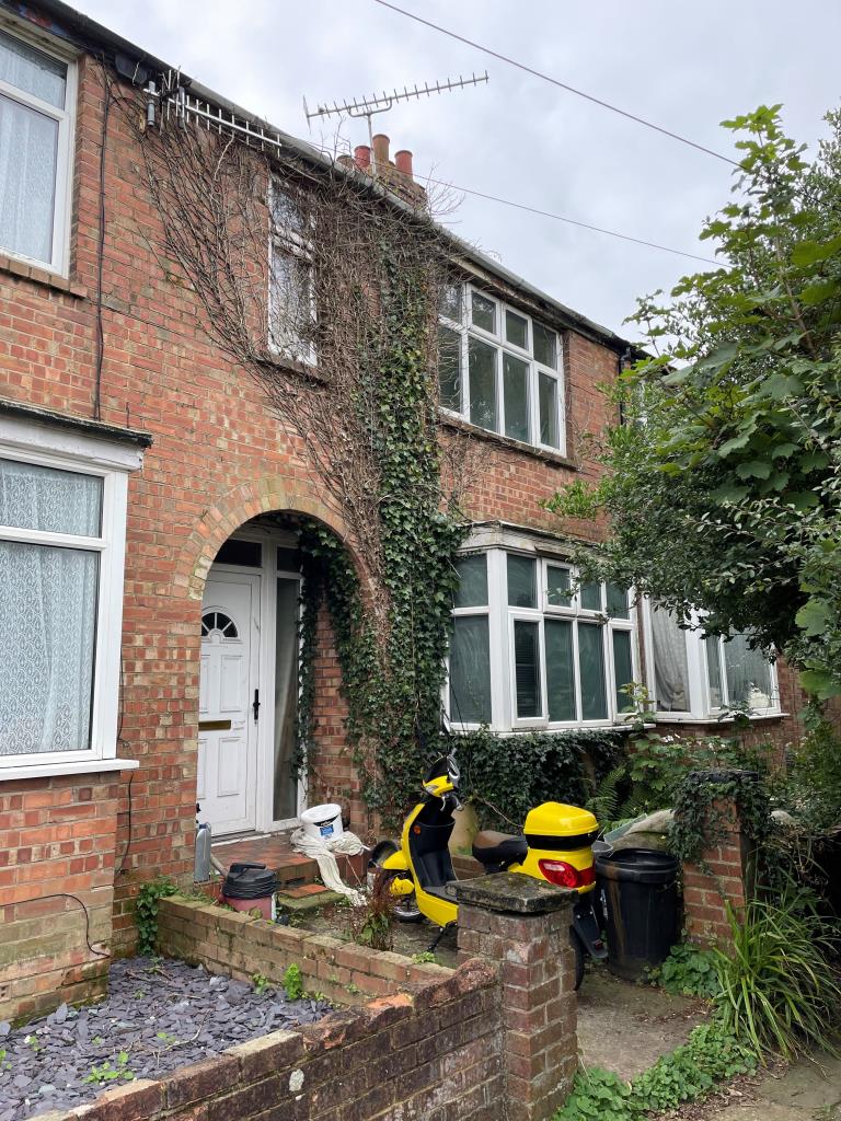 Mid-Terrace House For Refurbishment