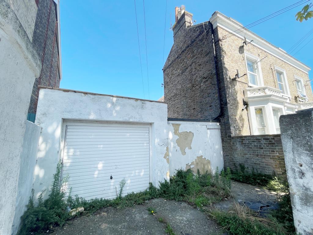 Mixed Use Investment - Two Shops, Four Flats And Garage With Potential