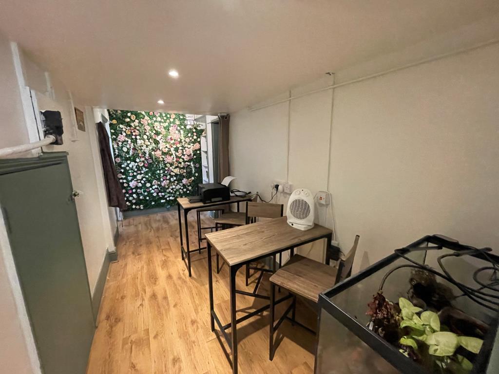 Mixed Use Investment - Two Shops, Four Flats And Garage With Potential