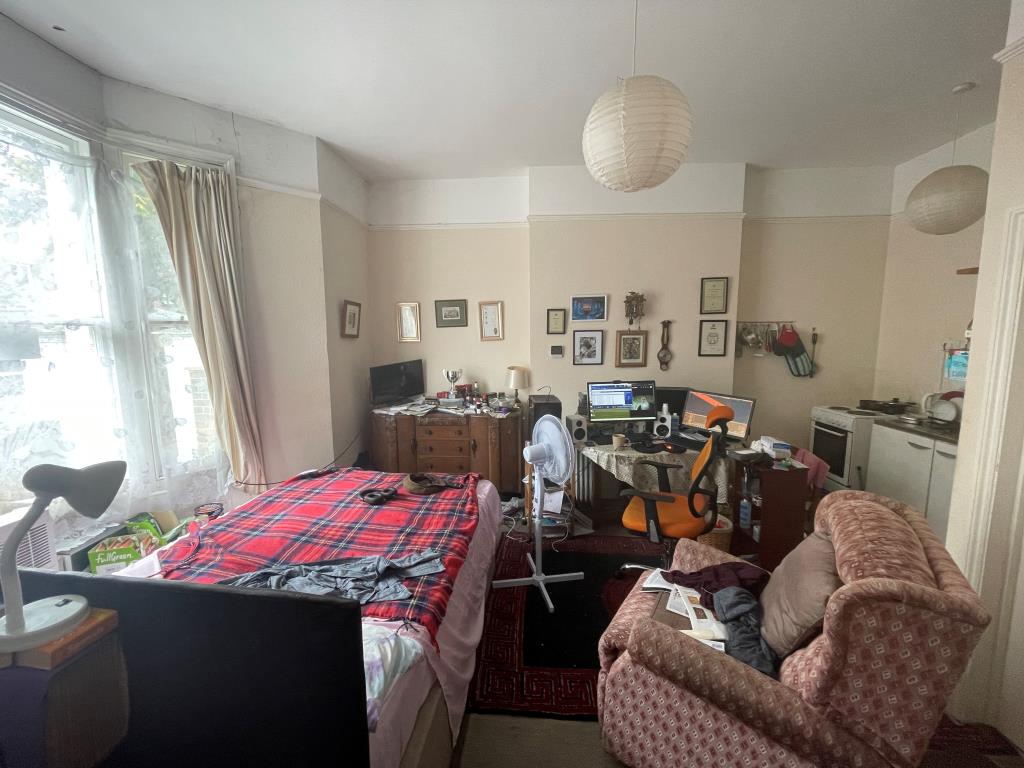 Mixed Use Investment - Two Shops, Four Flats And Garage With Potential