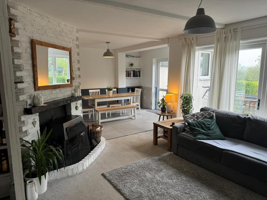 Three-Bedroom End-Terrace House