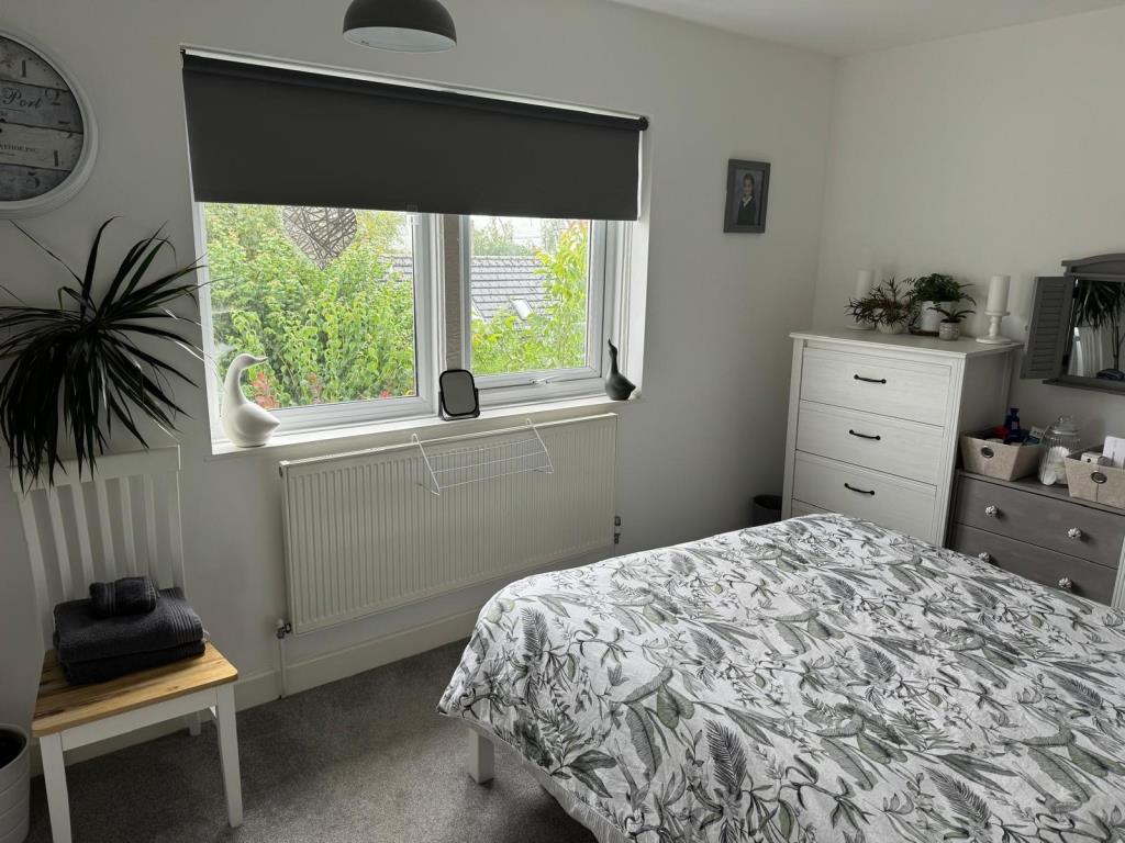 Three-Bedroom End-Terrace House