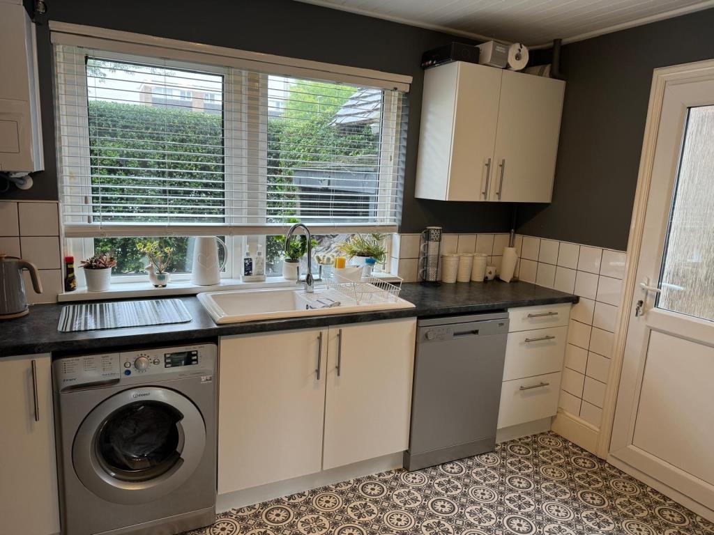 Three-Bedroom End-Terrace House