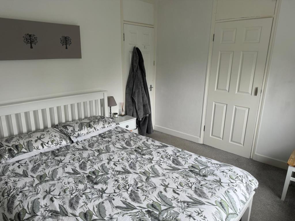 Three-Bedroom End-Terrace House