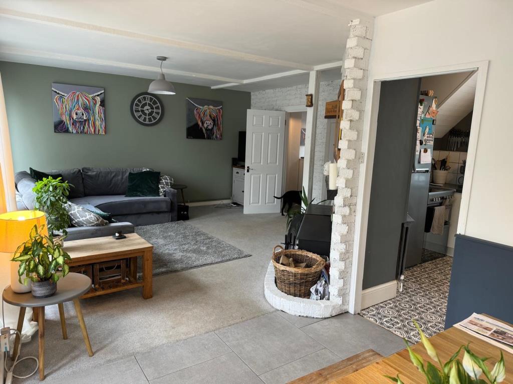 Three-Bedroom End-Terrace House