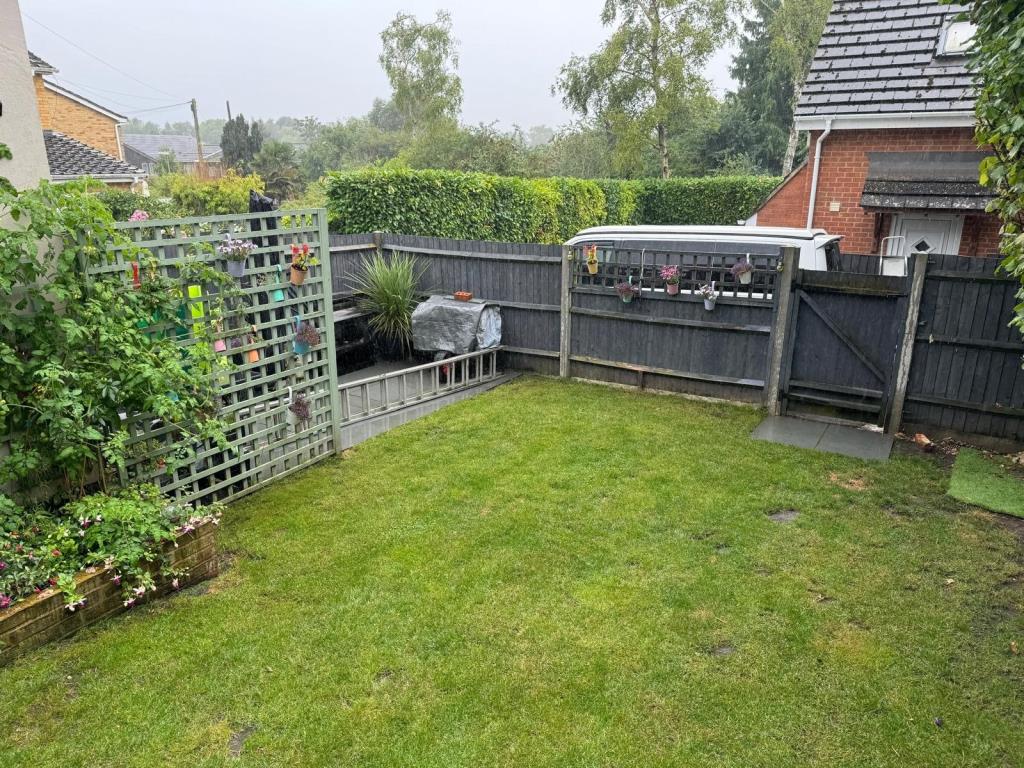 Three-Bedroom End-Terrace House
