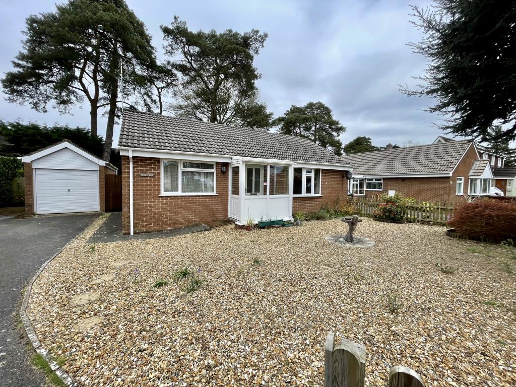 Bungalow For Improvement In Attractive Location