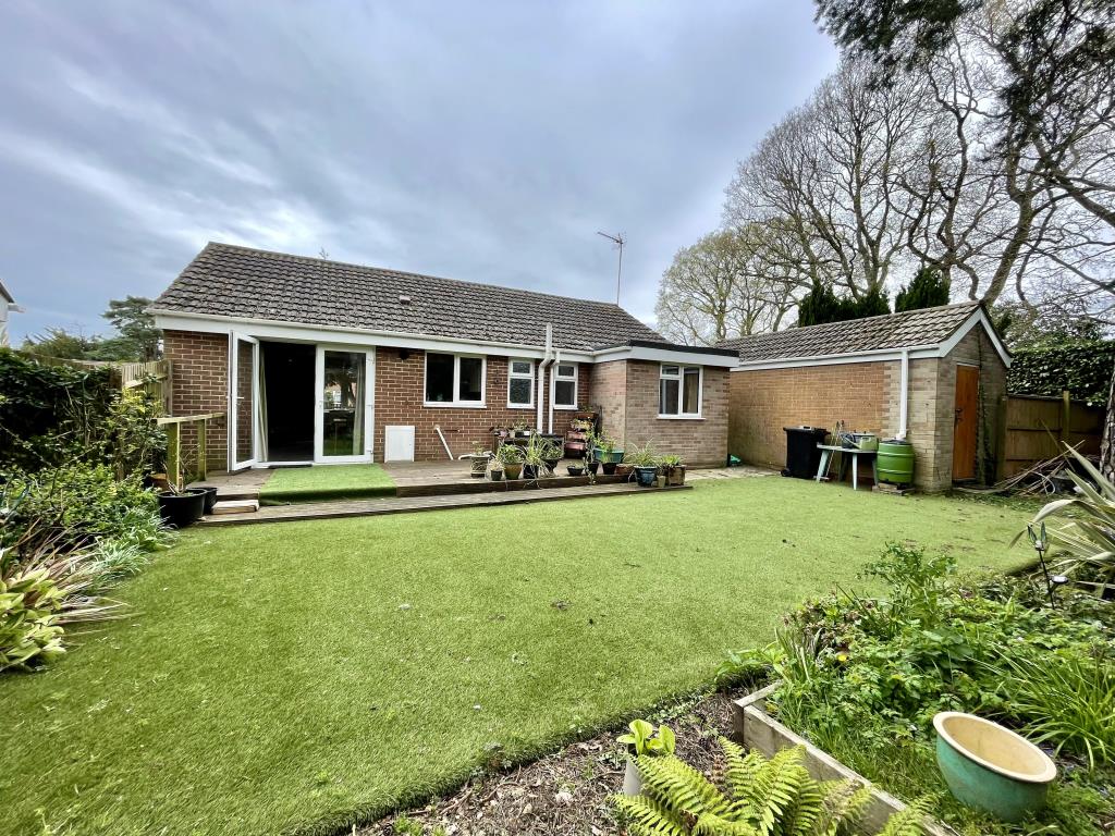 Bungalow For Improvement In Attractive Location