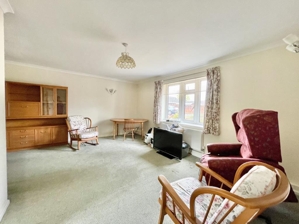Bungalow For Improvement In Attractive Location
