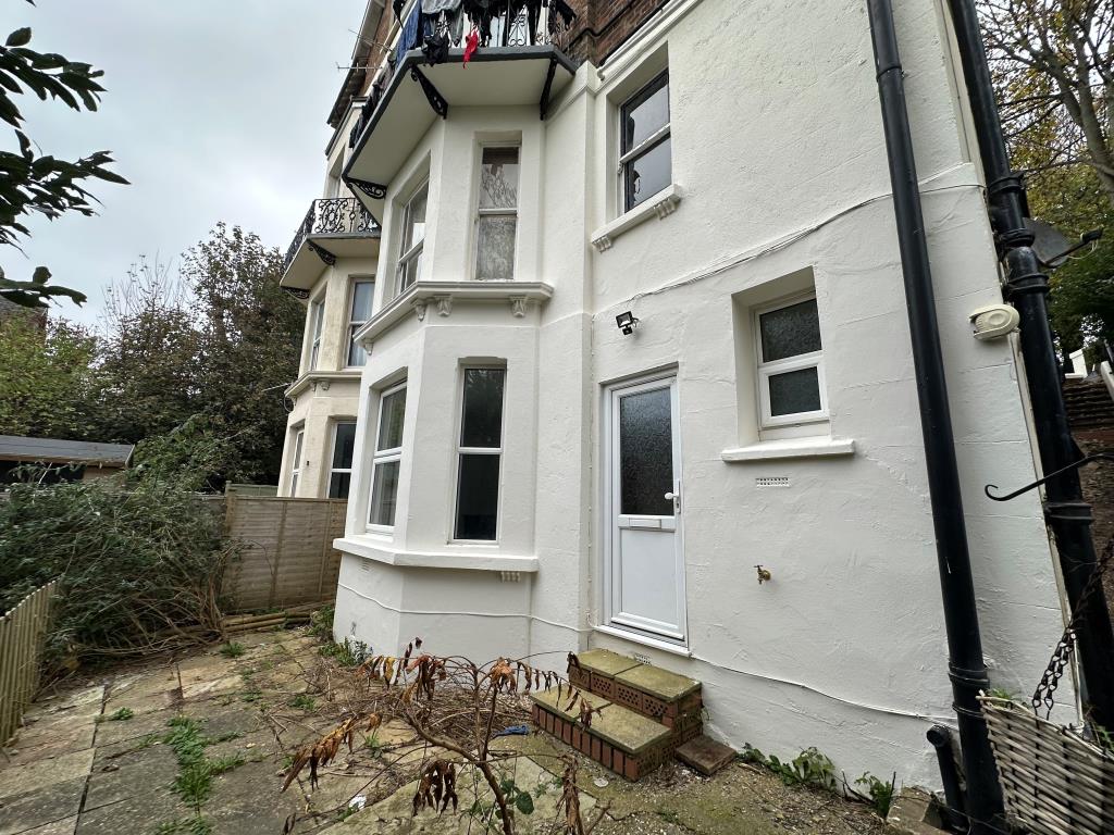 One-Bedroom Flat With Private Entrance