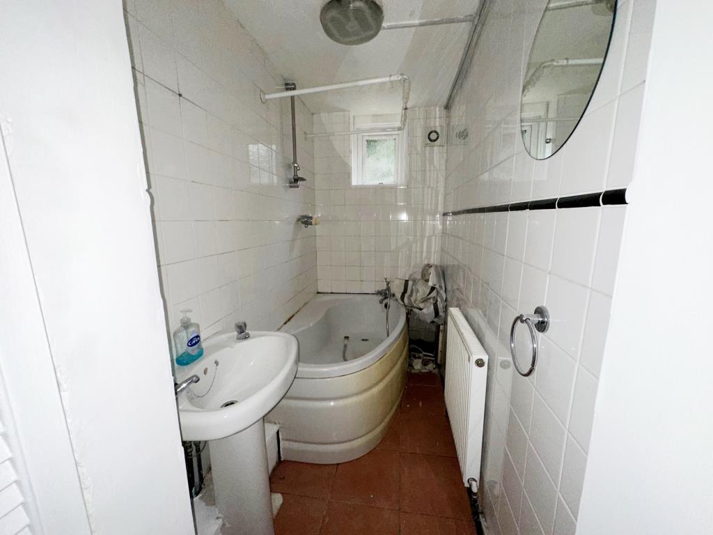 One-Bedroom Flat With Private Entrance
