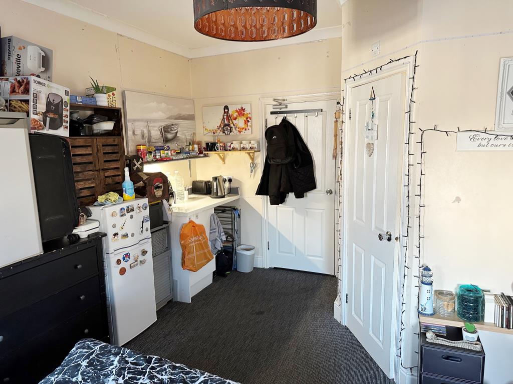 Six-Bedroom Semi-Detached House Currently Arranged As A Hmo