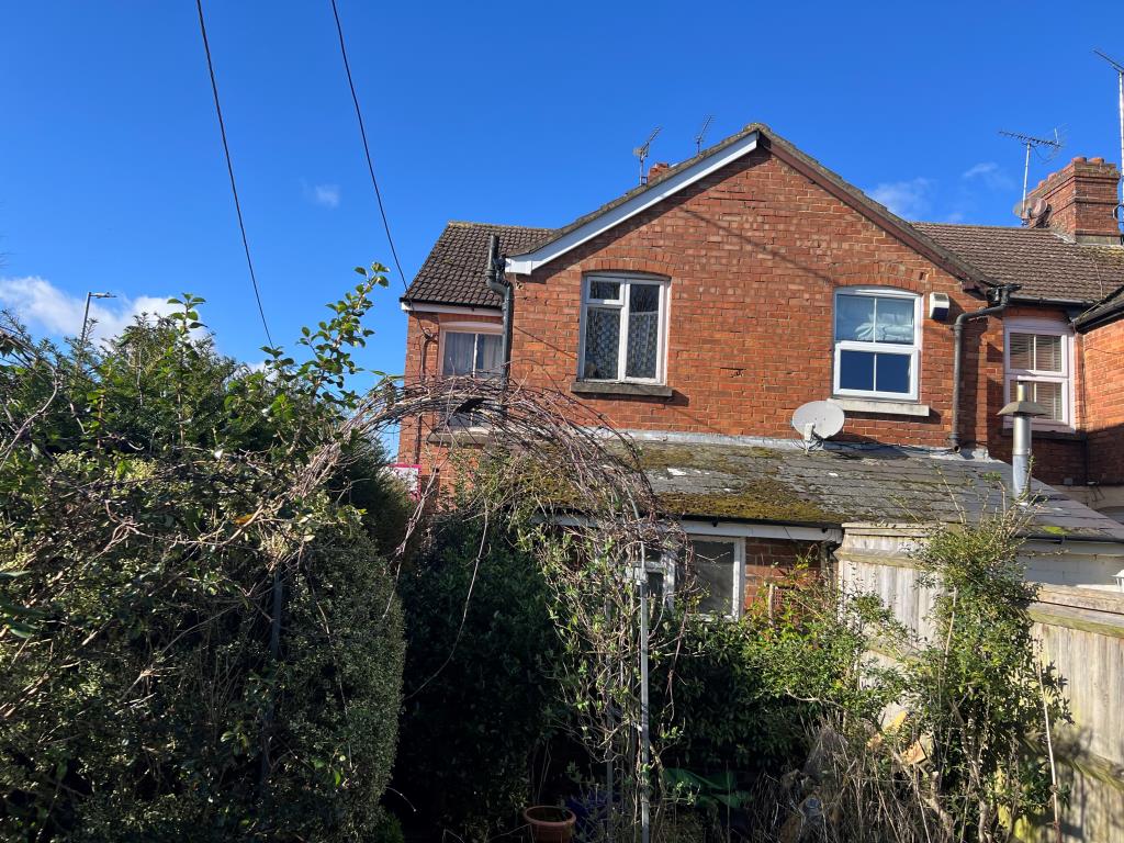Three-Bedroom End-Terrace House For Improvement