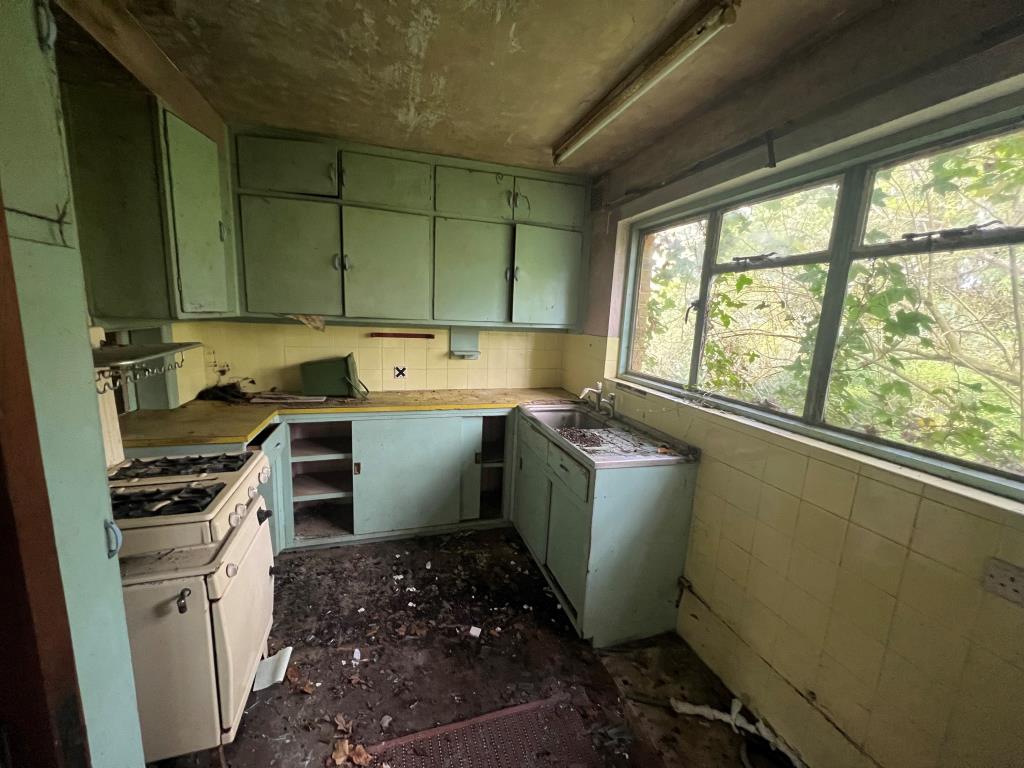 Detached House On A Plot Of 0.09 Hectares (0.22 Acres)